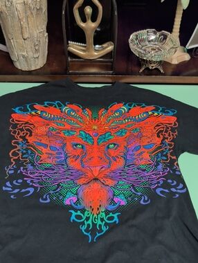 Men's Black Graphic T-Shirt with Multicolor Psychedelic Lion